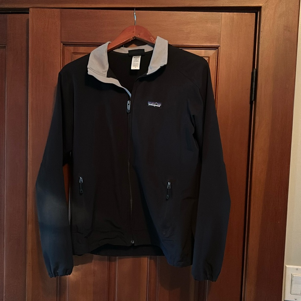 Women’s black Patagonia jacket